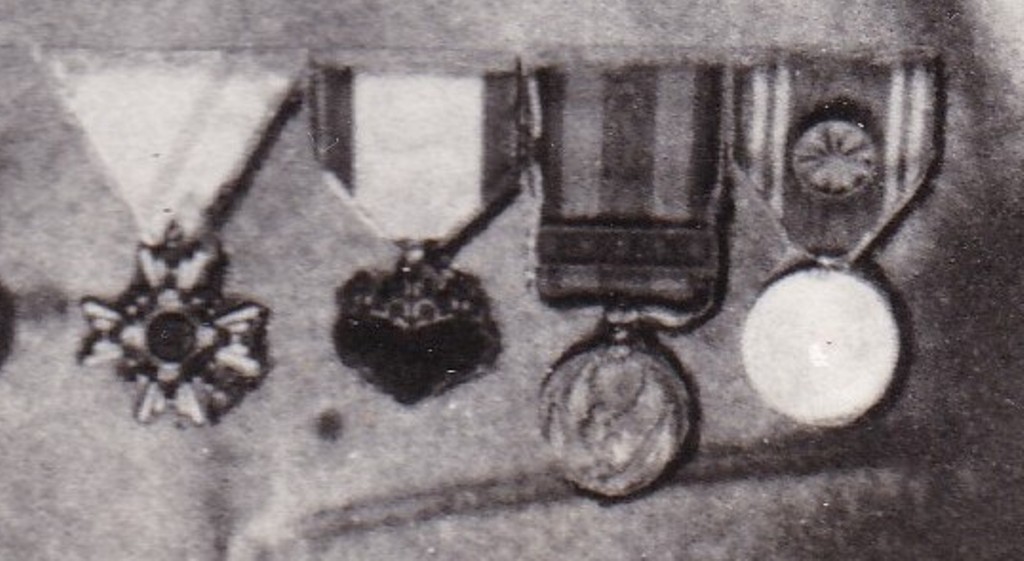 11th Army Long Wound and  Service Badge.jpg