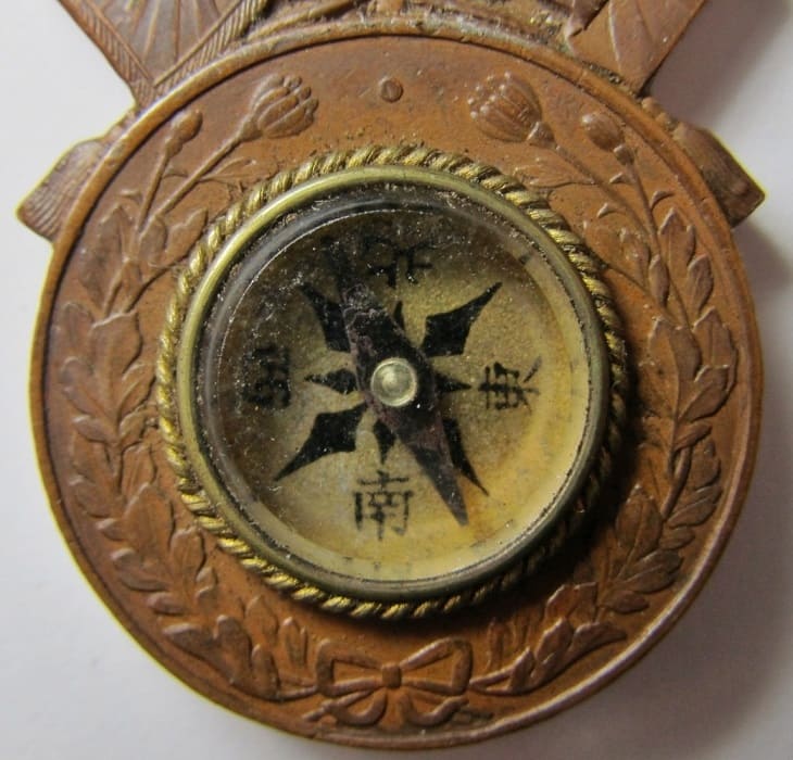 1894-95 Sino-Japanese War Gift Golden  Kite Compass.jpg