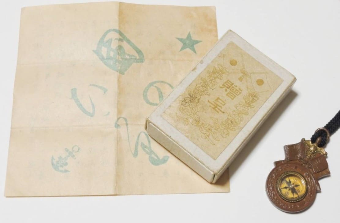 1894-95  Sino-Japanese War Gift Golden Kite Compass.jpg