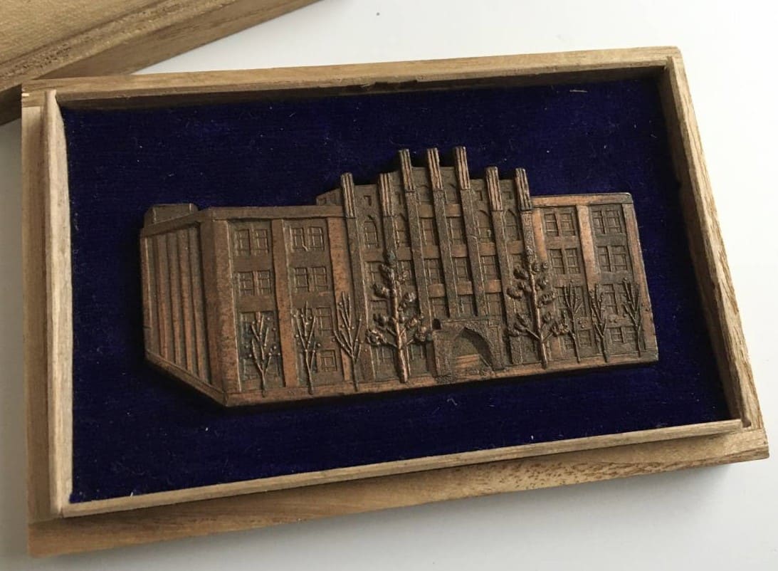 1931 Waseda school commemorative  plaque.jpg