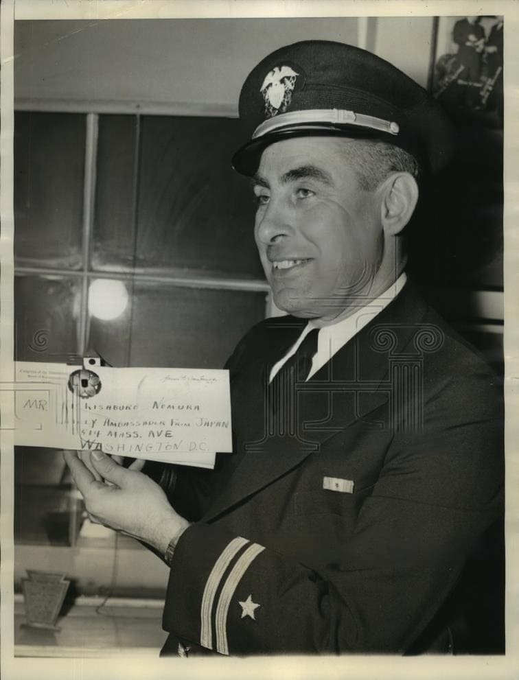 1941_Press_Photo_James_Van_Zandt_sends_back_a_medal_to_Japanese_envoy-transformed.jpeg