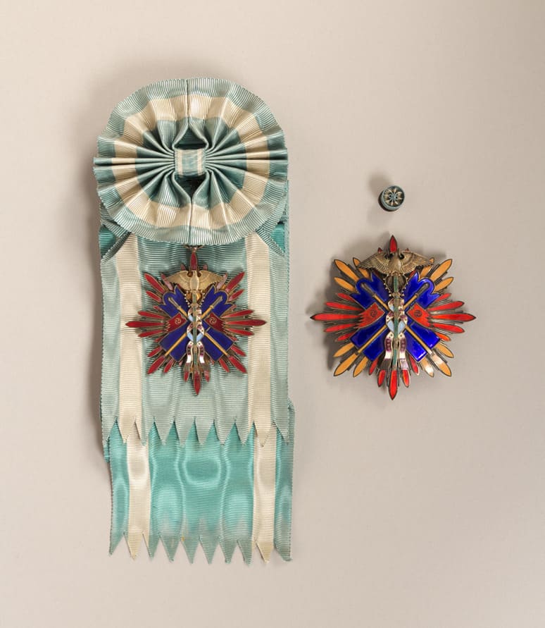 1st Class Golden Kite order from Meiji epoch 功一級金鵄勲章.jpg