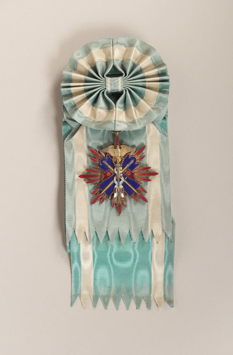 1st Class  Golden Kite order from Meiji epoch 功一級金鵄勲章.jpg