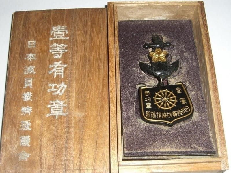 1st class Merit Badge of Japan Seafarers Relief Association.jpg