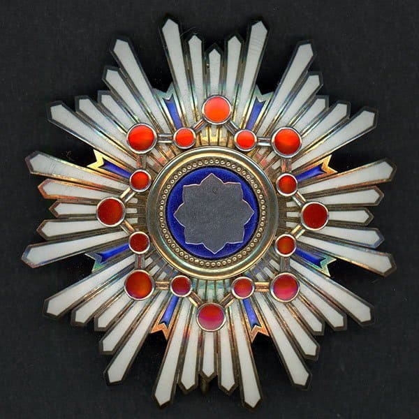 1st class Order of  Sacred Treasure with mark 美.jpg