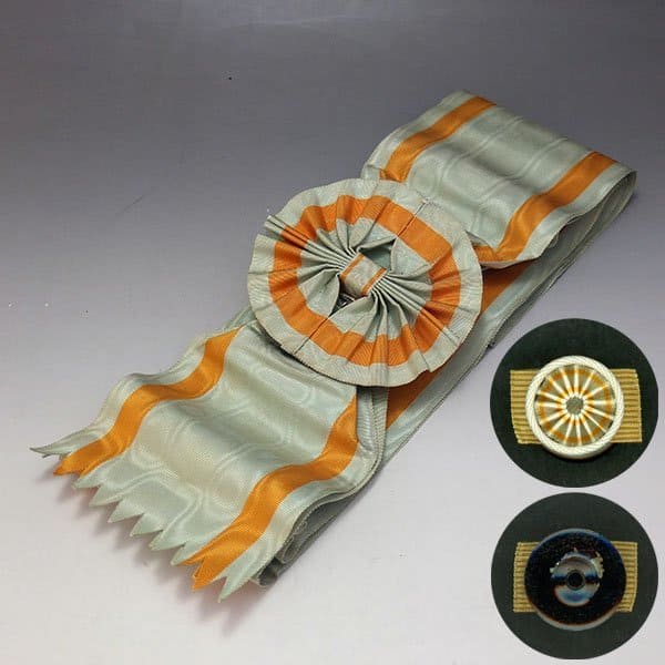 1st class Order of Sacred Treasure  with mark 美.jpg
