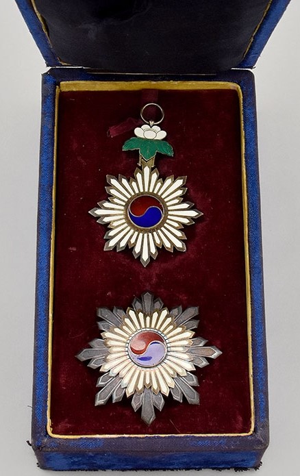 1st class Order of  Taeguk.jpg