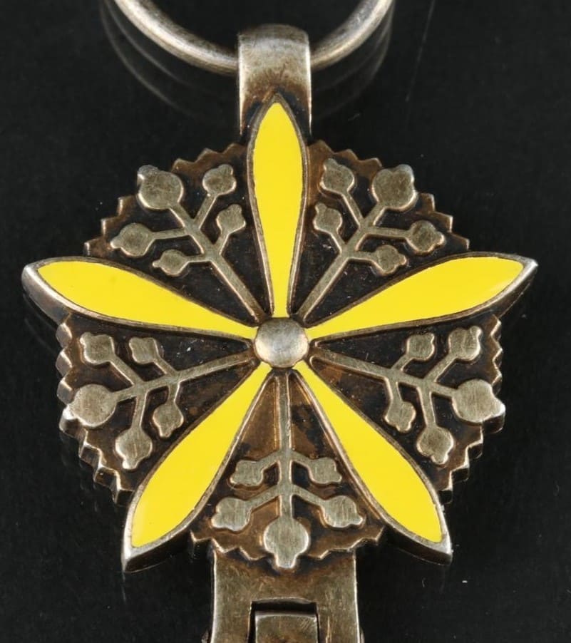1st class Order of the Auspicious Clouds made  by Japanese Mint marked M.jpg