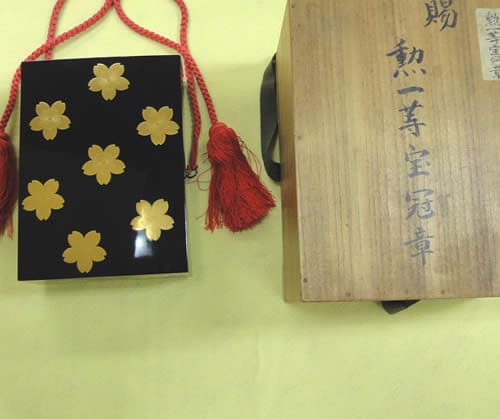 1st class Order of the Precious Crown in Case for Foreigners.jpg