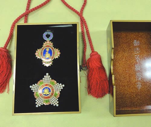 1st class  Order of the Precious Crown in Case for Foreigners.jpg