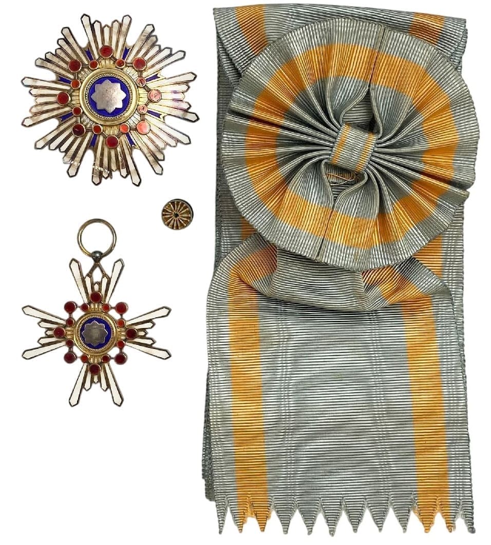 1st class Order of the Sacred Treasure Case for a Foreigners.jpg
