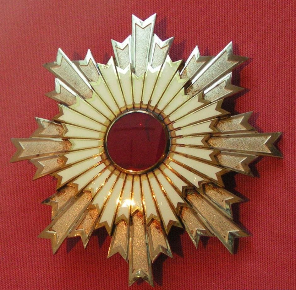 1st class Rising Sun order  awarded in 1940.jpg