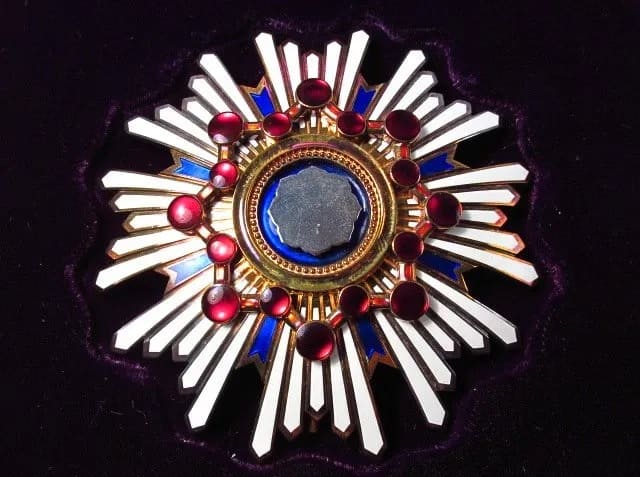 1st  class Sacred Treasure order awarded in 1986.jpg
