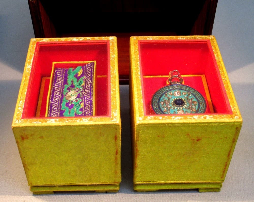 1st Type 4th Class Double Dragon order awarded in  1888 to British  Engineer Harry Sait.jpg