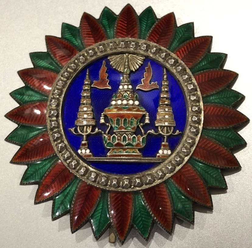 1st type Order of the Crown of Thailand made by J.W. Benson.jpg