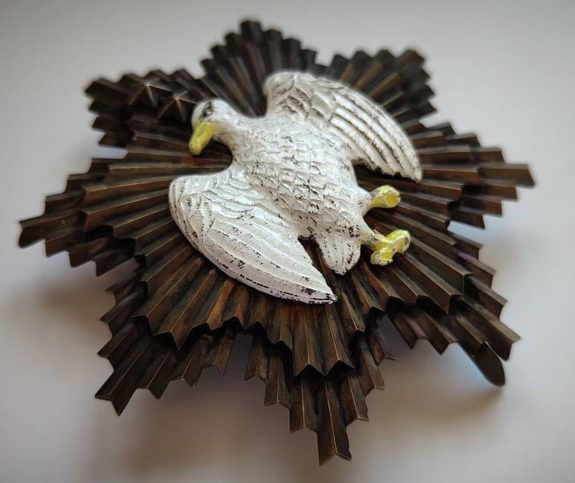 2nd class fake  breast  star Order of the White Falcon.jpg