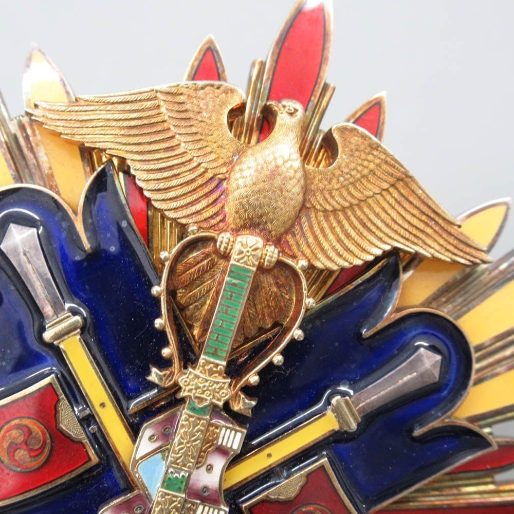 2nd class  Golden Kite order from 1942-1945 time period.jpg
