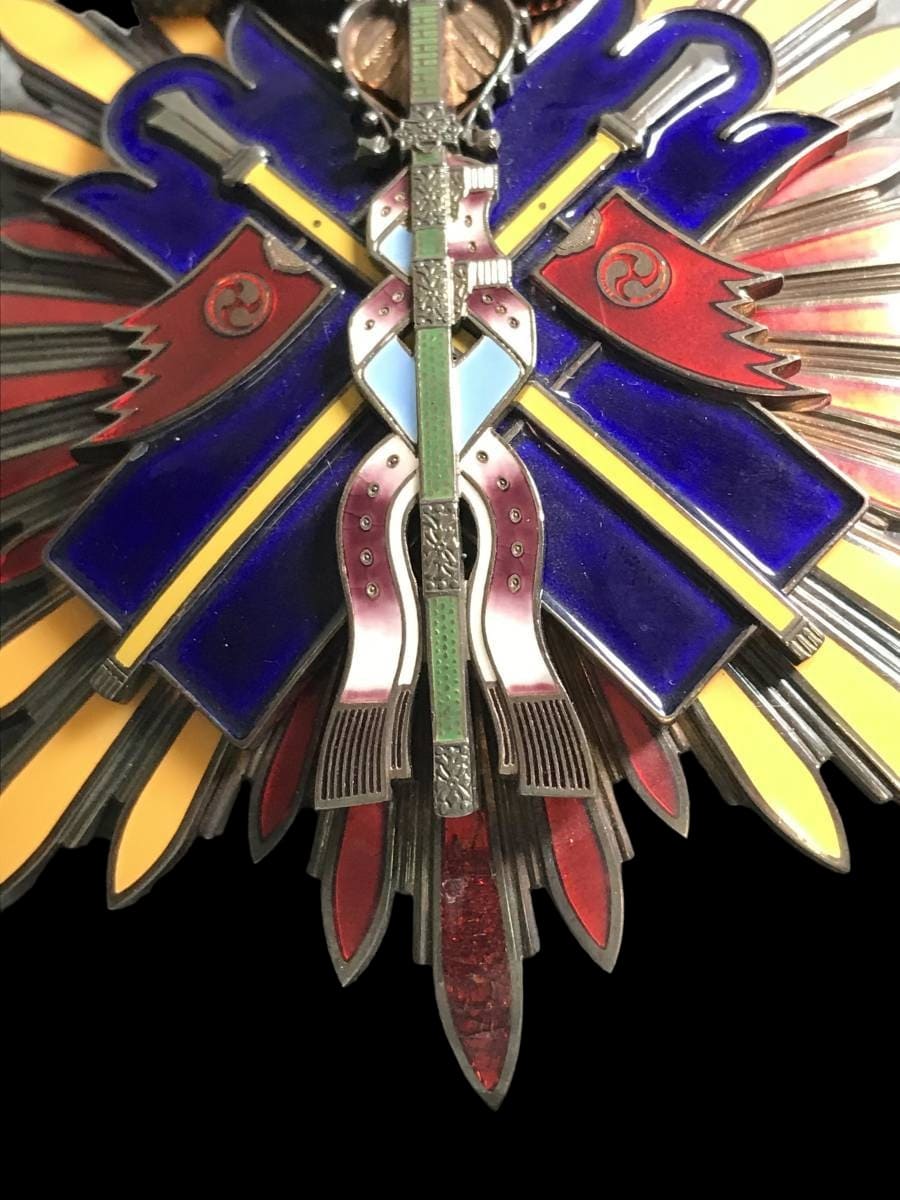 2nd class Golden Kite  order  from 1942-1945 time period.jpg