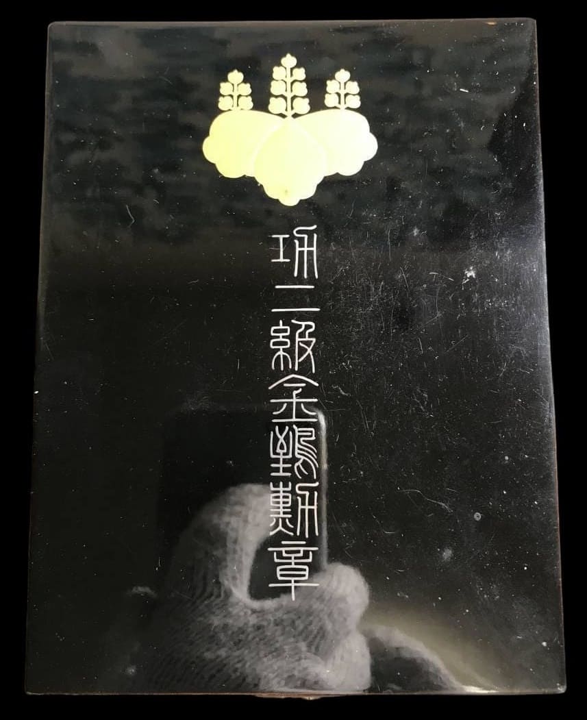 2nd class Golden Kite order  from  1942-1945 time period.jpg