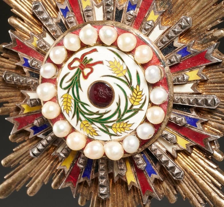 2nd class Order of Precious Brilliant Golden  Grain 二等寳光嘉禾勲章.jpg
