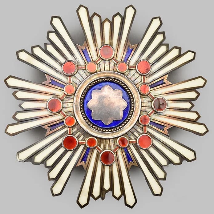 2nd class Order of Sacred Treasure in Early Leather Case.jpg