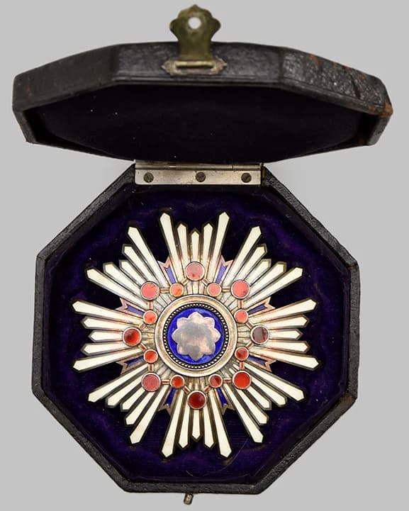 2nd class Order of Sacred Treasure in  Early Leather Case.jpg
