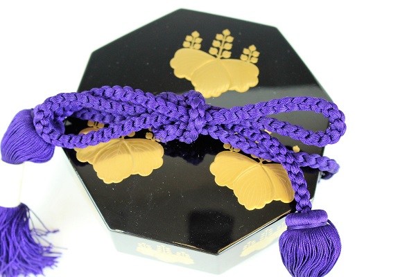 2nd class  Order of Sacred Treasure with mark 美 in case for foreigners.jpg