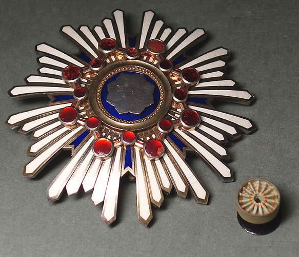 2nd class Order of Sacred Treasure with mark 美.jpg