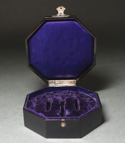 2nd class Order of Sacred Treasure with  mark 美.jpg