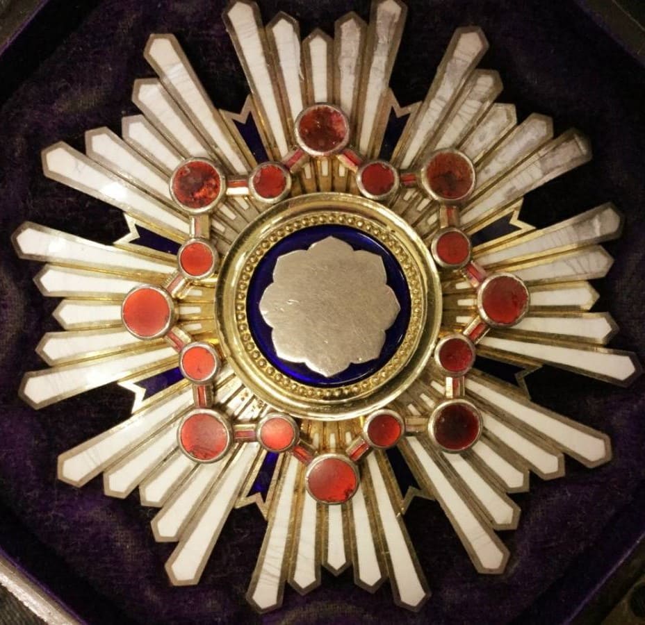 2nd class Order of Sacred Treasure  with mark 美.jpg