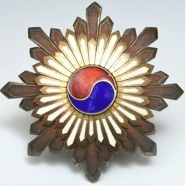 2nd class Order  of Taeguk.jpg