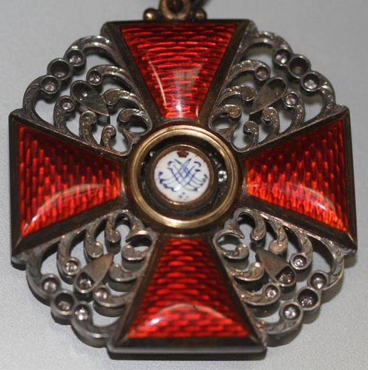 2nd  class St.Anna with diamonds for Non-Christians.jpg