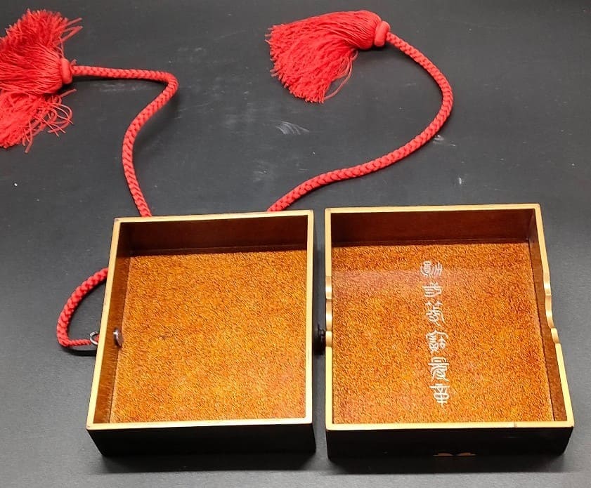 2rd class Order  of the Precious  Crown in Case for Foreigners.jpg
