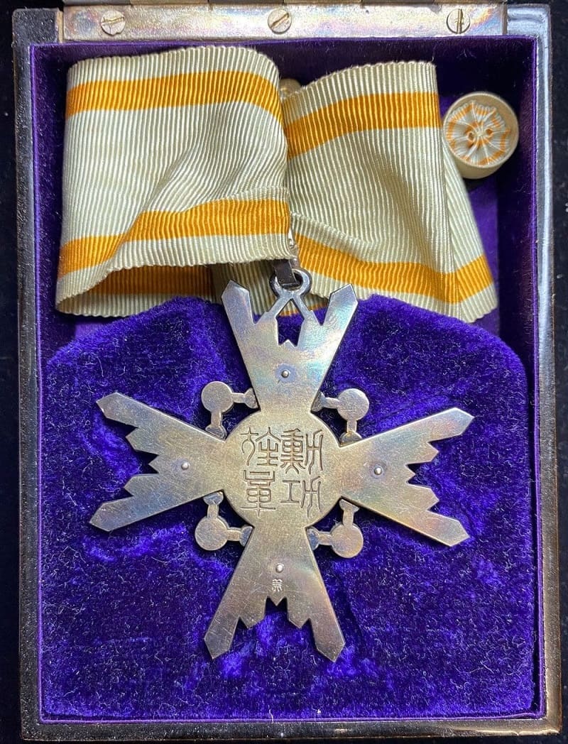 3rd class badge marked 美.jpg