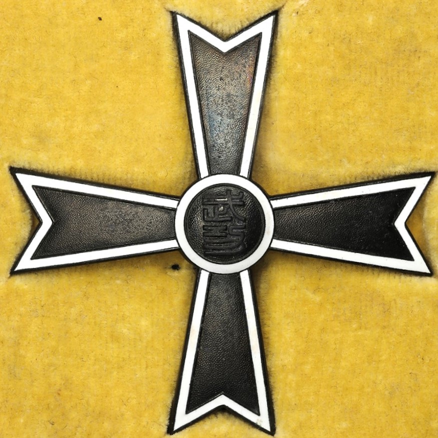 3rd Class Manchukuo Military Merit Badge 大満州国武功徽章.jpg
