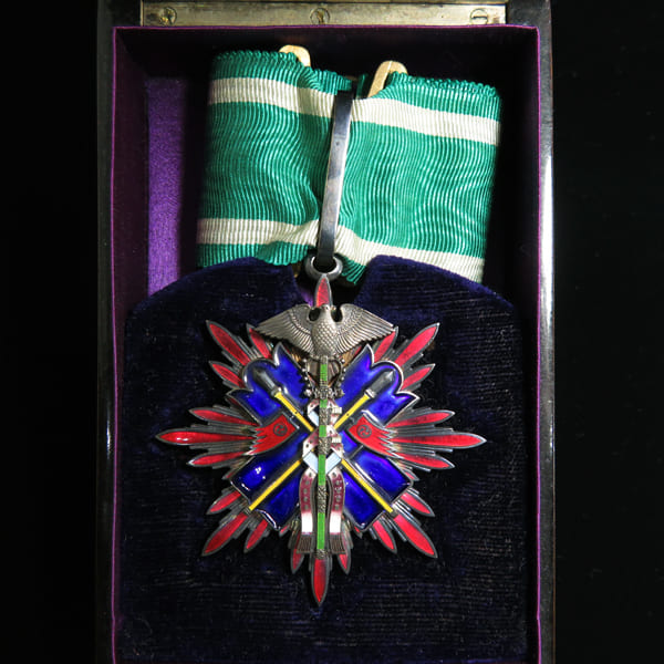 3rd class Order of Golden Kite type  1932.jpg