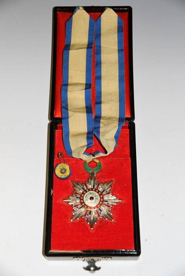 3rd class Order of Precious  Brilliant Golden Grain 三等寳光嘉禾勲章.jpg