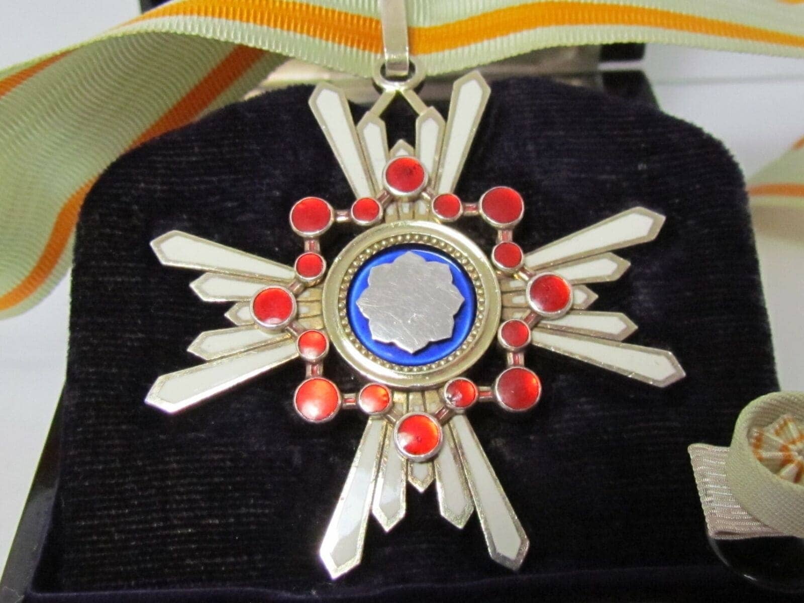 3rd class  Order of Sacred Treasure  with mark 美.jpg