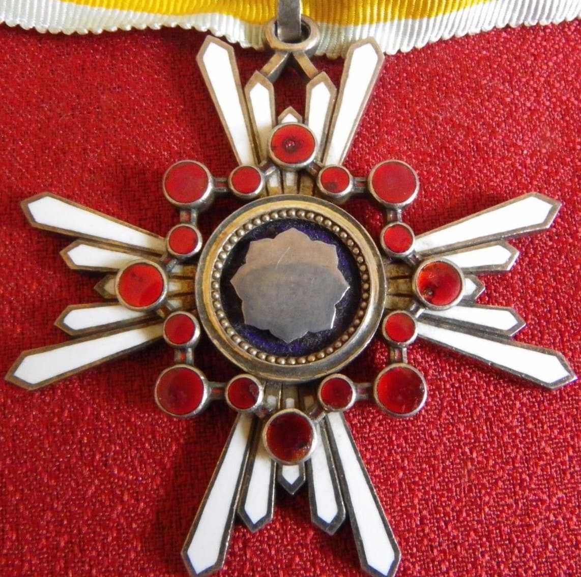 3rd class Order of Sacred Treasure  with mark 美.jpg
