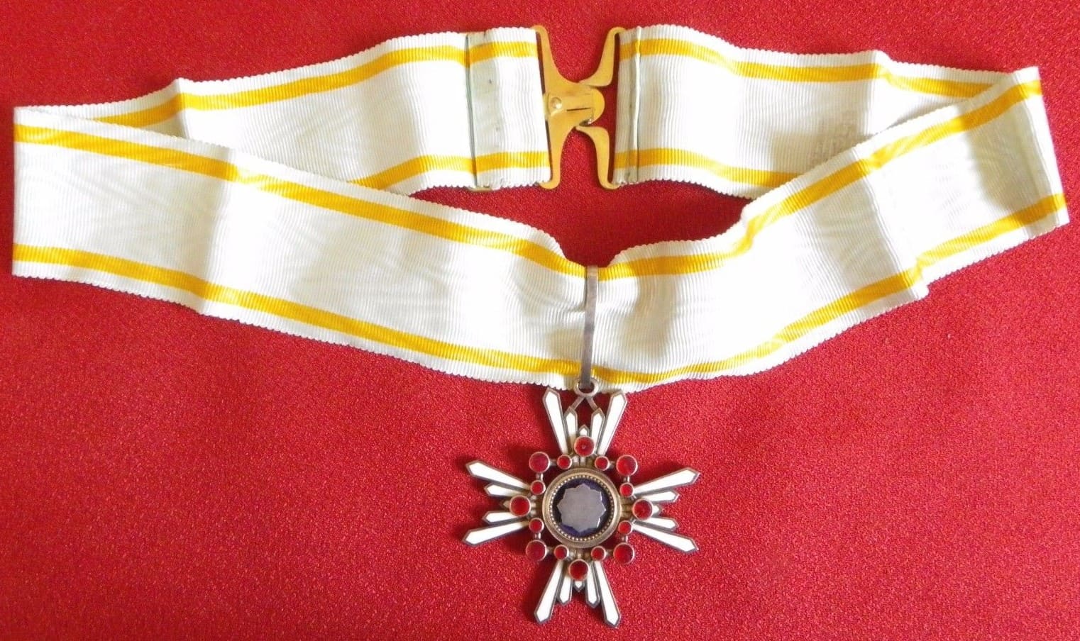 3rd class Order  of Sacred Treasure  with mark 美.jpg