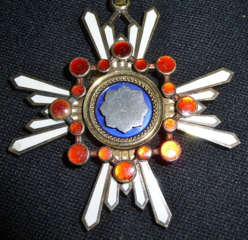 3rd class Order of Sacred Treasure  with mark 美.jpg