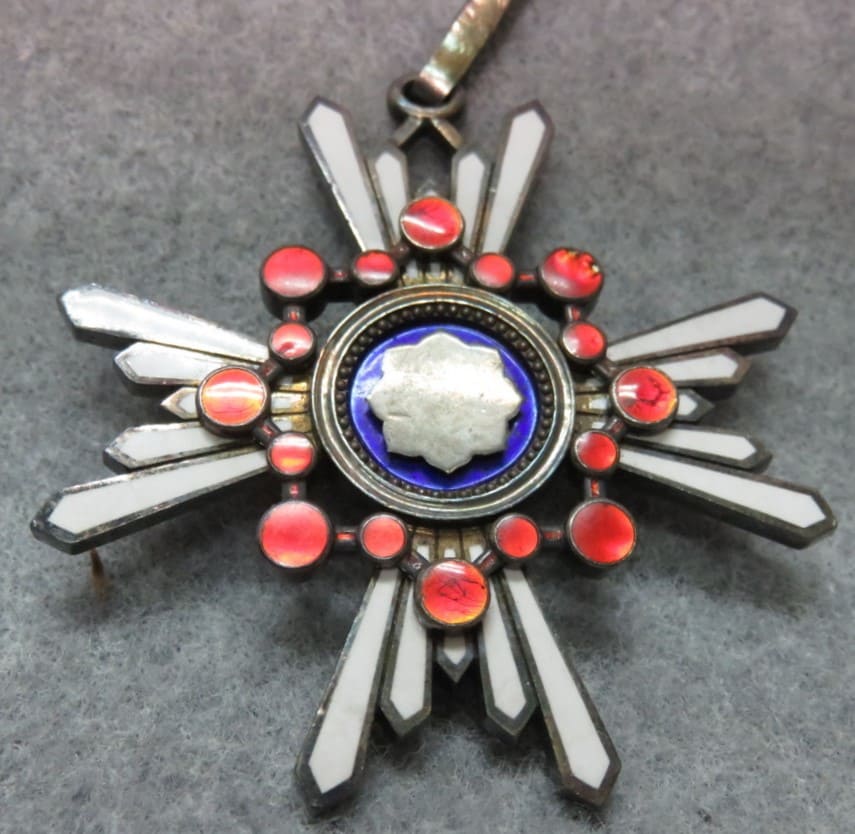 3rd class Order of Sacred Treasure  with mark 美.jpg
