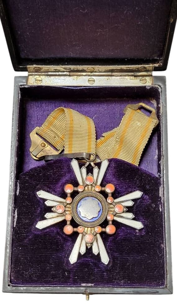 3rd class Order  of Sacred Treasure with mark  ナ.jpg