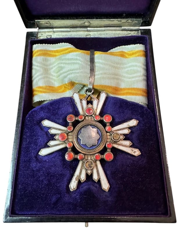 3rd class Order of Sacred  Treasure with mark ナ.jpg