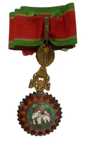 3rd class Order  of the Crown of Thailand made by Court Jewellers A.Gränlert&Co, Bangkok.jpg