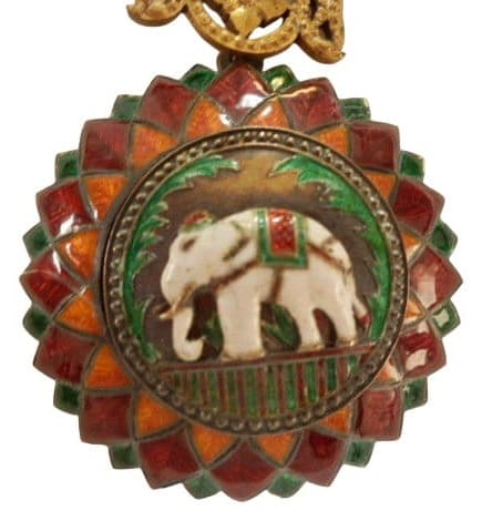 3rd class Order of the Crown of  Thailand made by Court Jewellers A.Gränlert&Co, Bangkok.jpg