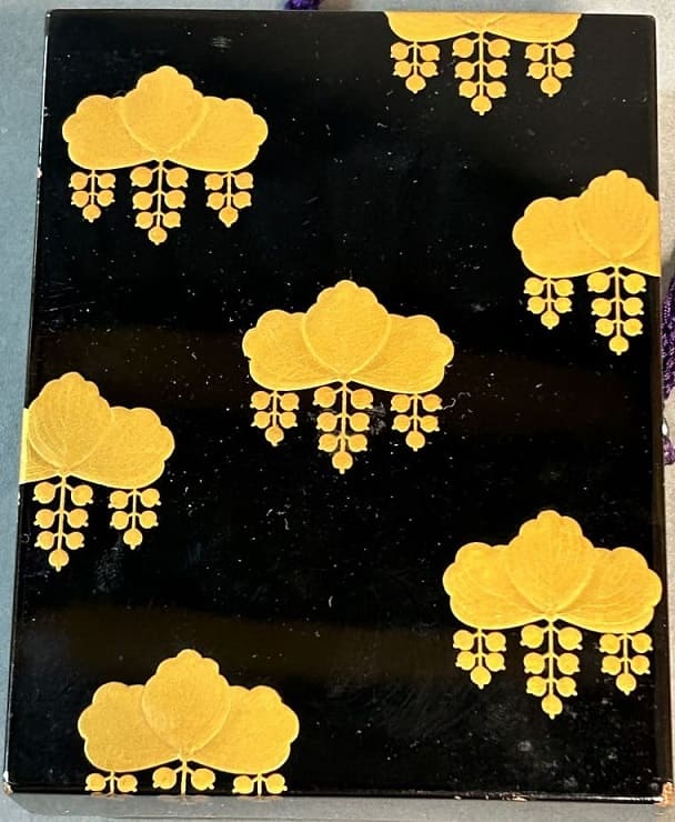 3rd class Order of the Sacred  Treasure in Cases for Foreigners.jpg