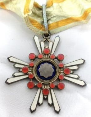 3rd class Order of the Sacred Treasure with mark ヒ.jpg