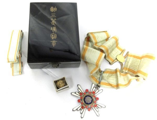 3rd class Order of the Sacred Treasure with  mark ヒ.jpg