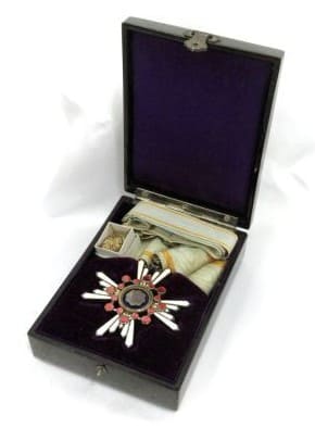 3rd class Order of  the Sacred Treasure with mark ヒ.jpg